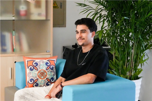 Moroccan student hailed for rescuing drowning woman at Jinsha Lake