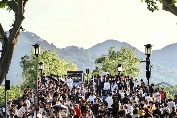Hangzhou registers robust consumption market growth in May Day holiday