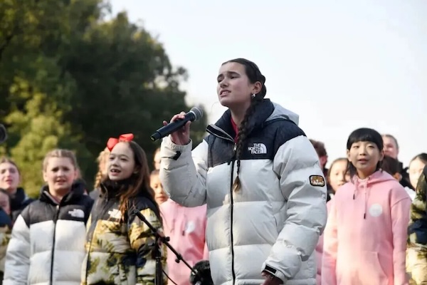 1778668675312003702.jpg 中美合唱2.jpg