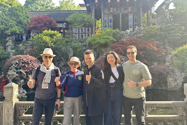 Hangzhou guide brings West Lake to the world