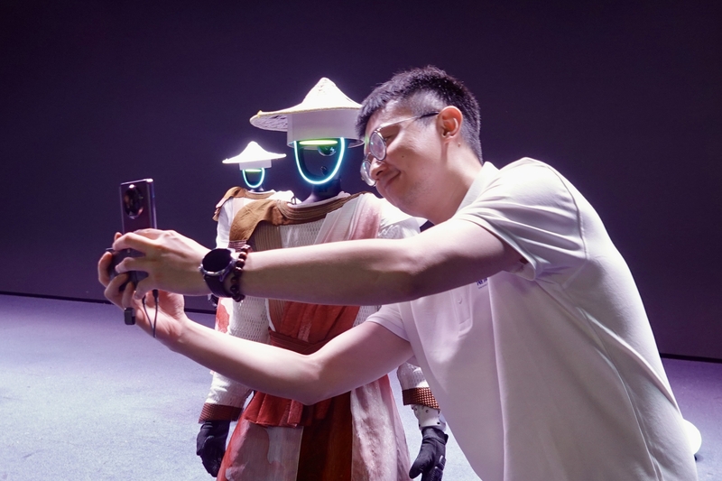 Hong Kong, Macao youth explore Zhejiang's innovation, tech sectors