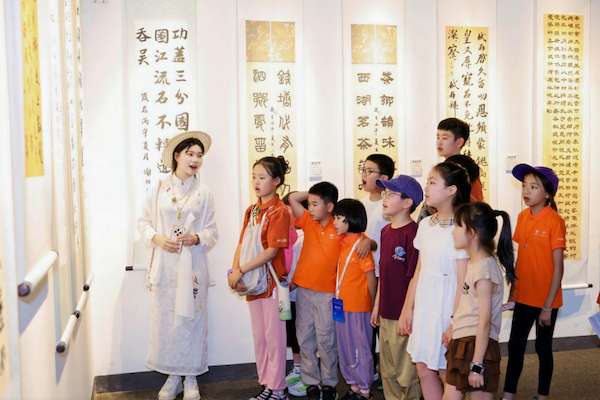 Overseas youth explore Chinese culture through tea, ceramics in Hangzhou