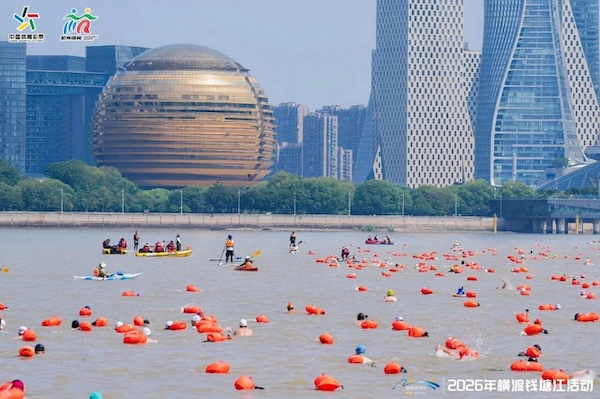 Nearly 3,500 swimmers cross Qiantang River in Hangzhou