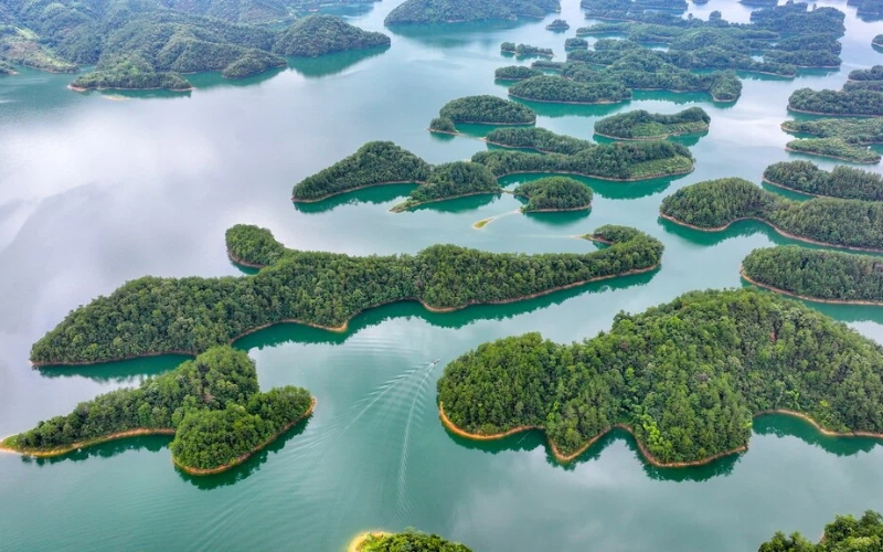 Qiandao Lake attractions reopen after Typhoon Dolphin