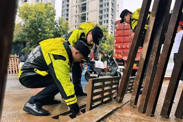 Hangzhou rallies together to weather Typhoon Bavi