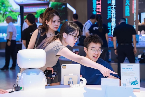 Hangzhou launches city tourism brand on tech tours, tech shopping