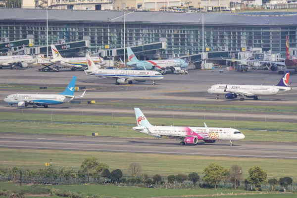 Hangzhou airport sets new records in daily passenger traffic, flights