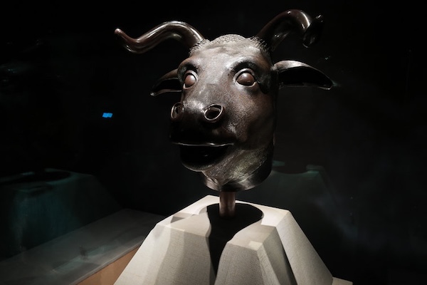 Original Yuanmingyuan bronze animal heads debut at Hangzhou museum