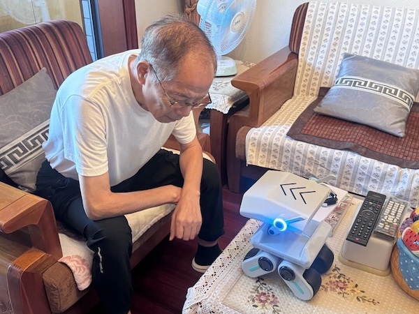Hangzhou tests AI companions for elderly residents