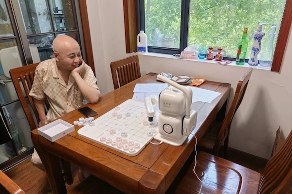 养老机器人2.jpg
