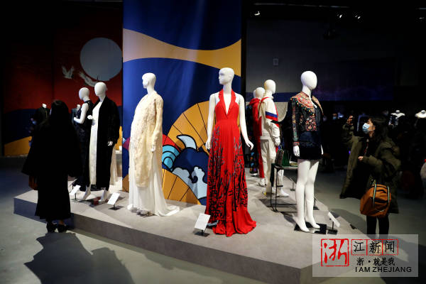 Exhibition reflects on China's fashion industry