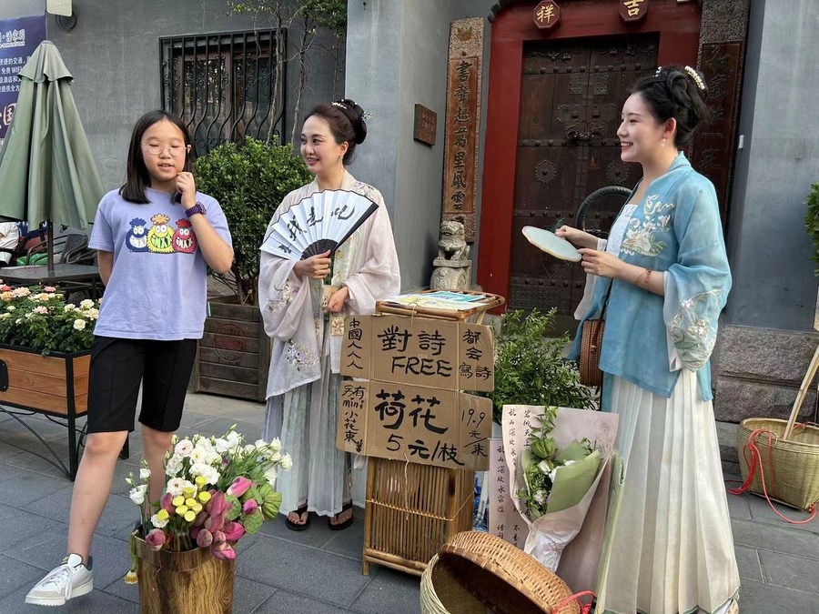 Hanfu craze takes off amid growing cultural confidence