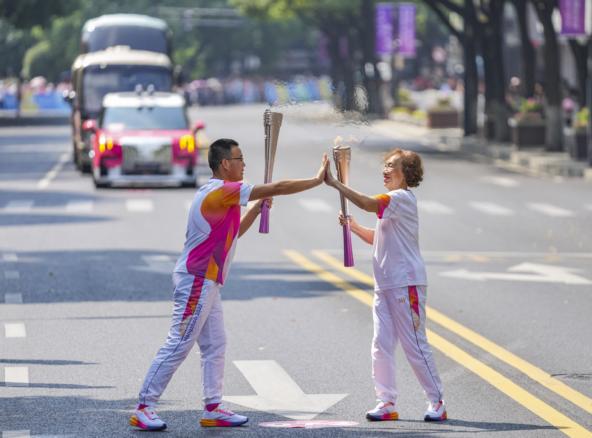 Nearly 100m torchbearers carry online flame to Hangzhou Asian Games