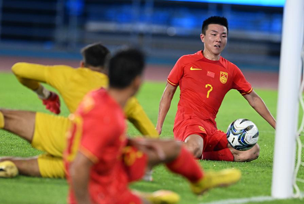 China thrashes India in Asiad men's football first day action