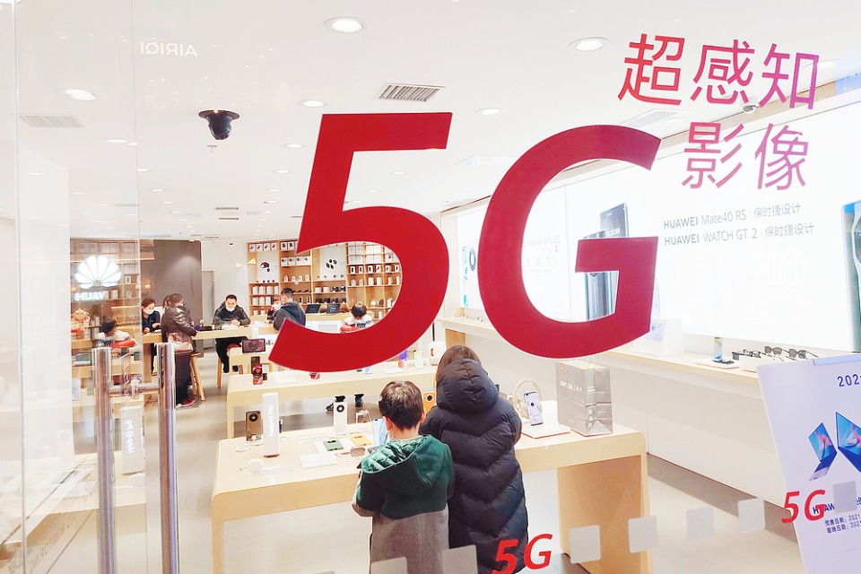 Posters: China's 5G subscriptions hit a new milestone