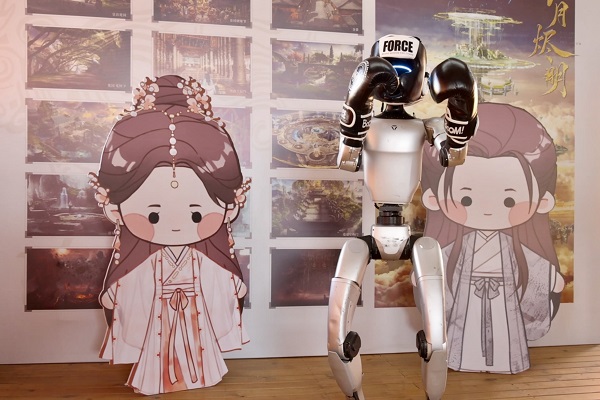 Champion robot tours CPOPwave exhibition in Hangzhou