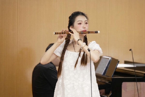Musician uses traditional flutes to merge classic and contemporary