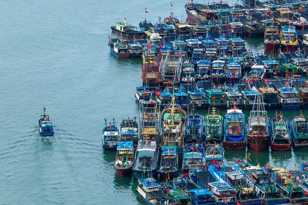 China's national observatory issues triple alerts for extreme weather