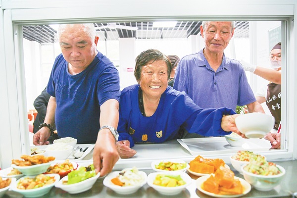 Community canteens in China seek sustainable solutions through hardship and exploration