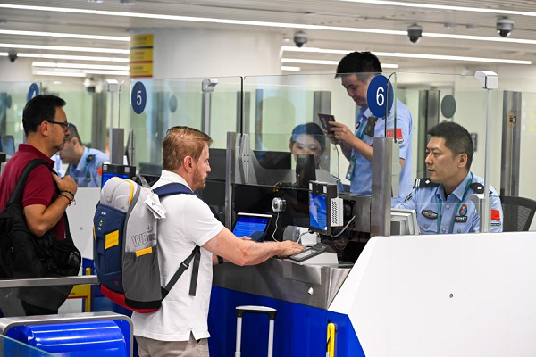 China enhances opening-up to foreign travelers