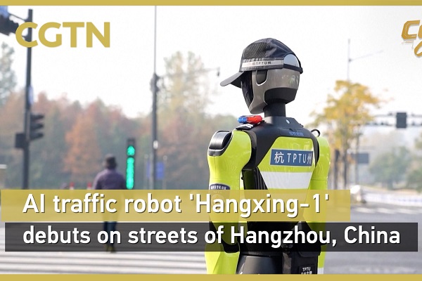 AI traffic robot 'Hangxing-1' debuts on streets of Hangzhou, China