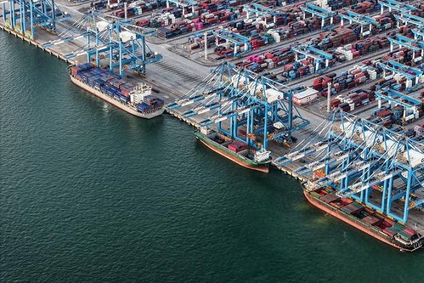 China to continue opening up its mega-market to world: premier