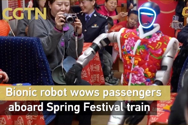 Bionic robot wows passengers aboard Spring Festival train