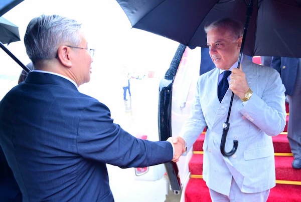 Pakistani prime minister begins 4-day official visit in Hangzhou