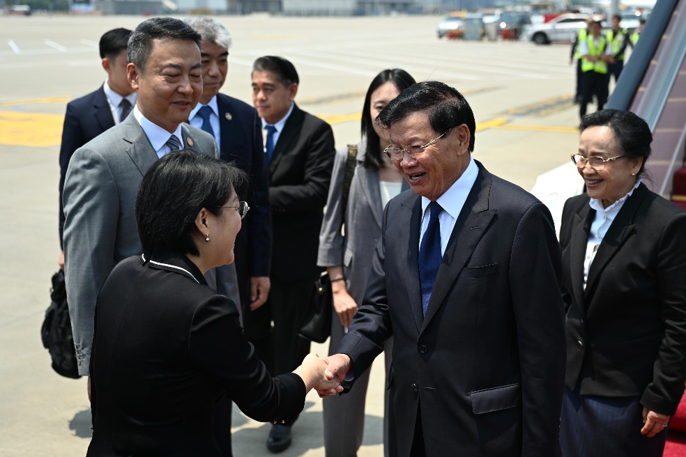 Thongloun arrives in China for state visit