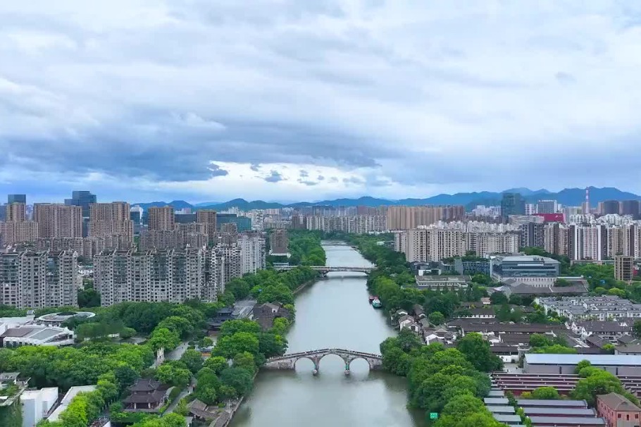 Hangzhou slowly stirs back to life after Typhoon Bavi