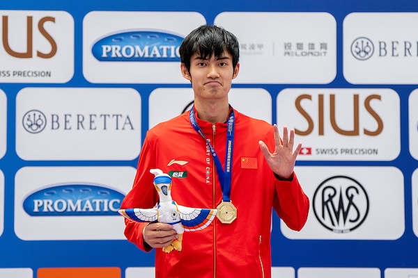 Olympic champs Sheng, Zhang finish 1-2 in men's 10m air rifle final at World Cup
