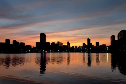 Spectacular morning glow over Jinsha Lake
