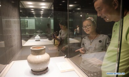 Visitors view exhibits of China's Song and Ming Dynasties in Hangzhou