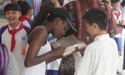African students pay visit to Hangzhou school