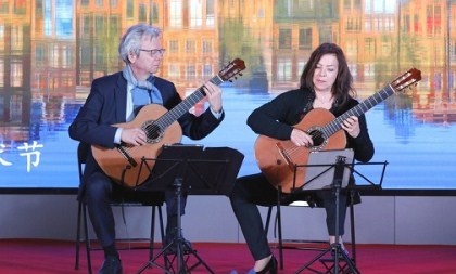 Magic of the Grand Canal depicted through guitars in Hangzhou