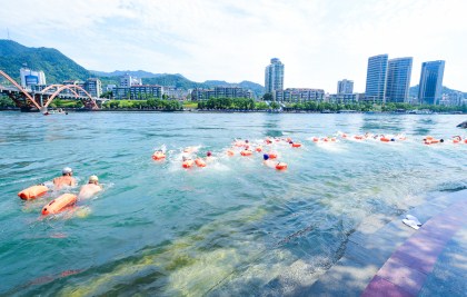 Swimming race kicks off in Xin'an River