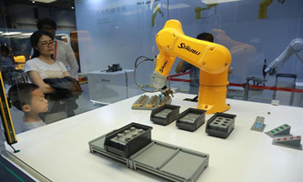 Hangzhou robot forum attracts key figures