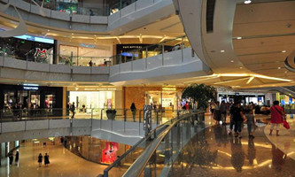 Hangzhou shopping malls see uptick in business during May Day holiday