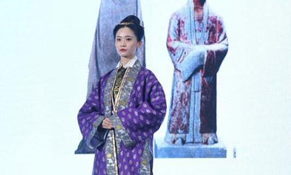 Song Dynasty Hanfu displayed at China National Silk Museum