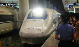 Hangzhou offers chartered trains for college students