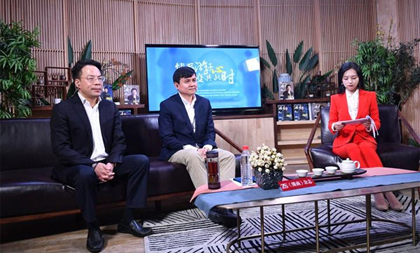 Zhang Wenhong offers COVID-19 prevention advice with Zhejiang people overseas