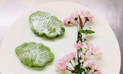 University in Zhejiang bakes creative souvenir cakes for graduating students