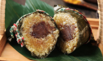Expats make Zongzi at Xiaohe Farmer's Market