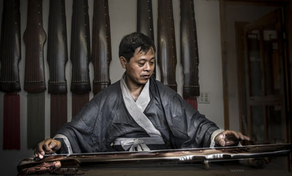 Chinese Guqin maker in Hangzhou