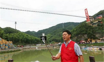 Fuyang promotes red tourism with livestream