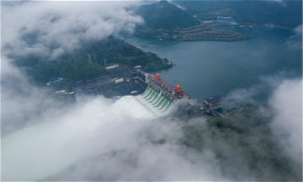 Xin'an River Dam opens all nine spillways