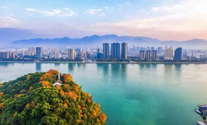 Hangzhou paints lucid waters and lush mountains