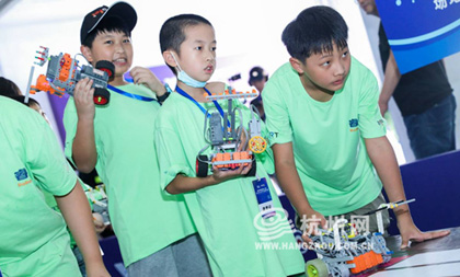 Young robot enthusiasts compete in Hangzhou