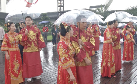 Group weddings held for disabled couples in east China