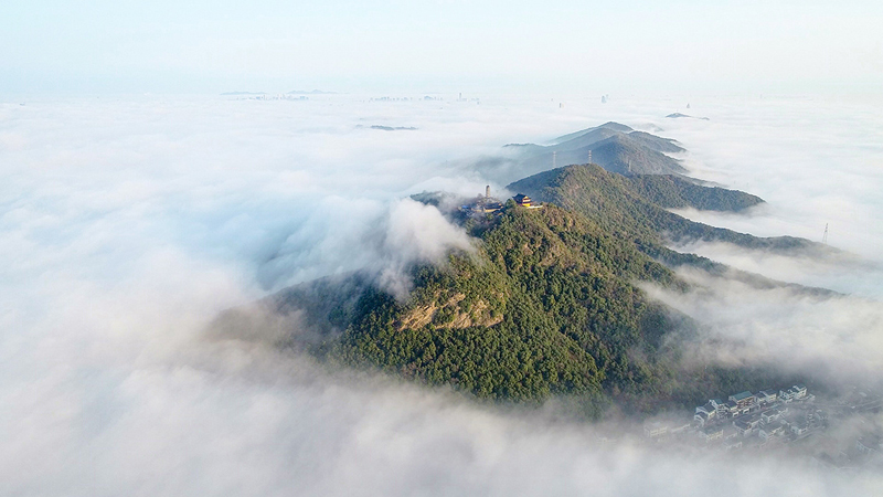 Sea of clouds at Shiyan Mountain